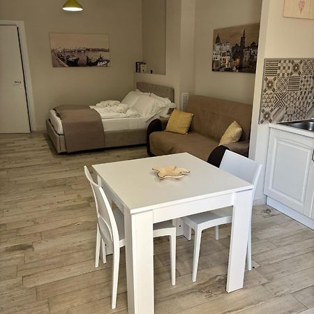 Appartamento Con Patio Monopoli Bagian luar foto