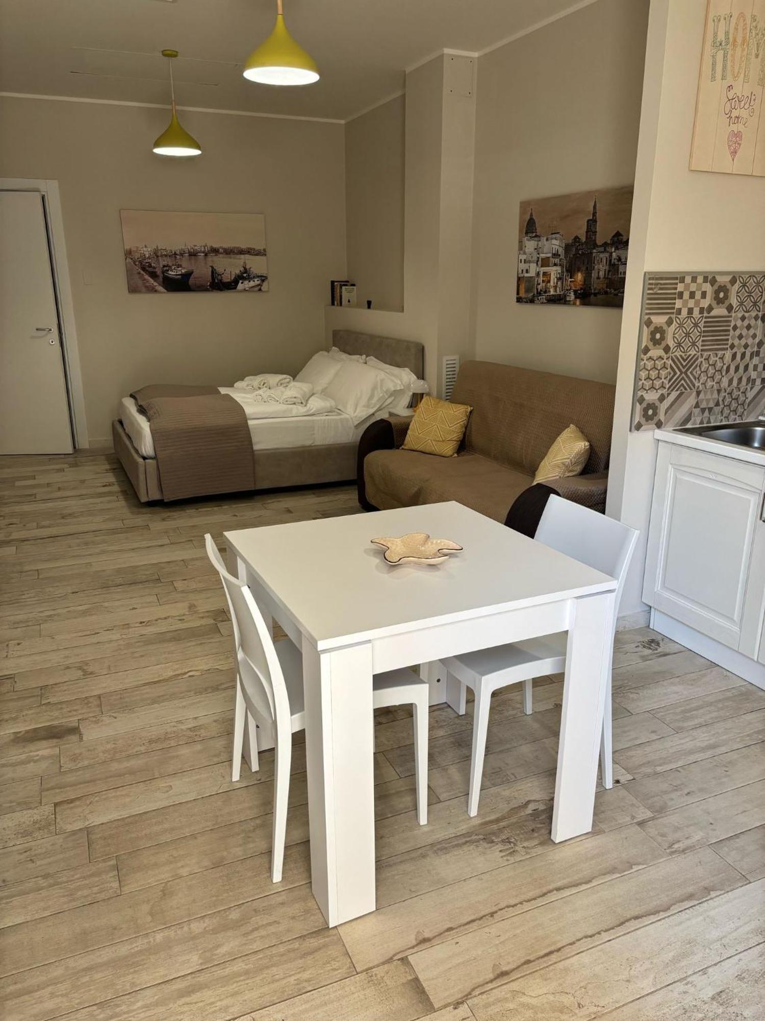 Appartamento Con Patio Monopoli Bagian luar foto