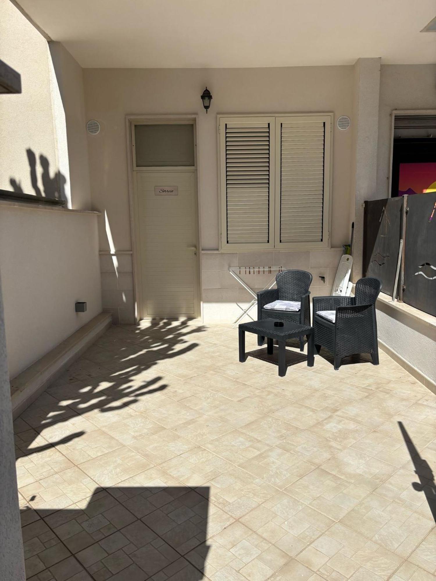 Appartamento Con Patio Monopoli Bagian luar foto